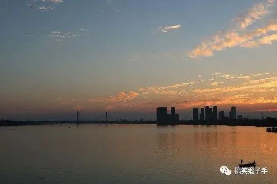 很悠闲的散步朋友圈文案