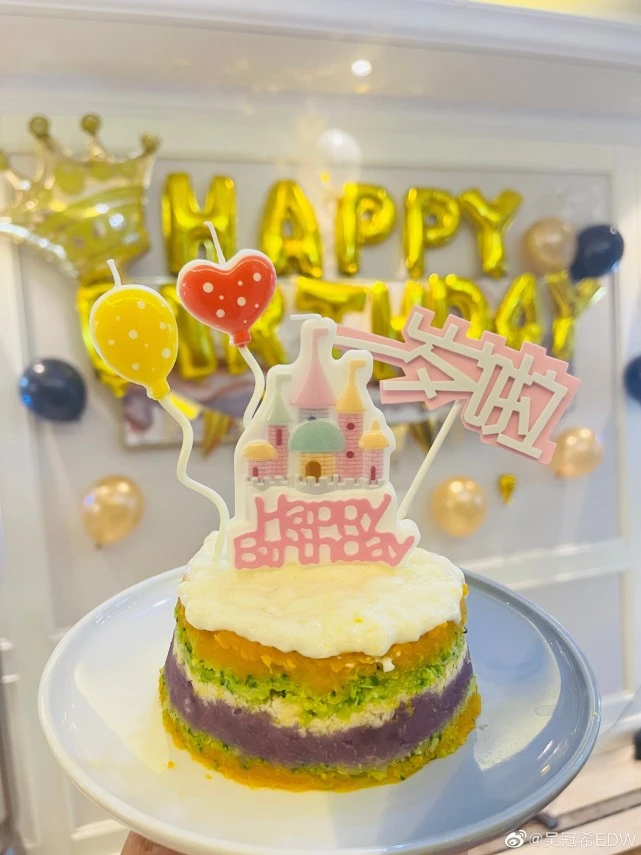 有钱！张常宁吴冠希豪宅为爱犬办生日派对，宝宝：吴狗蛋小朋友生快！